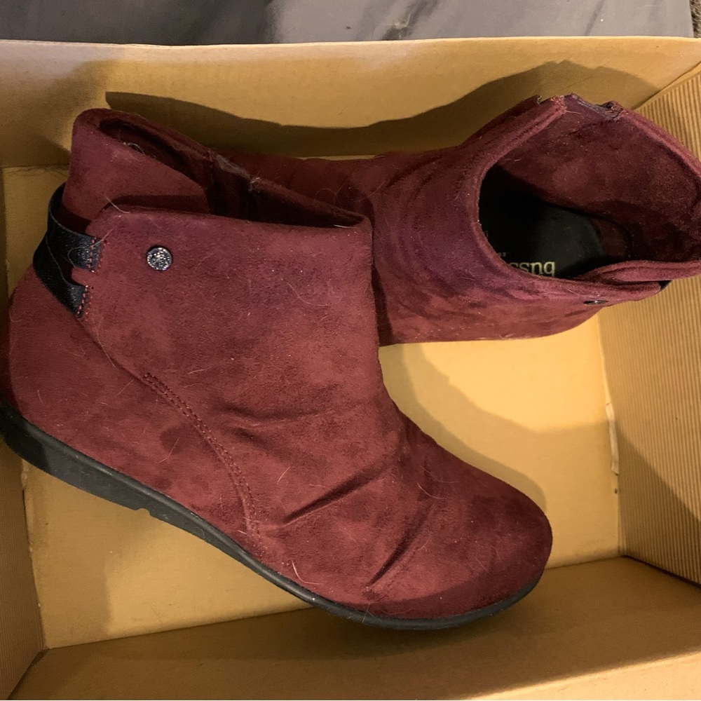 Burgundy suede women’s size 38 Bussola booties.